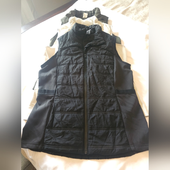 3 Avia Athletic Light Weight Vests with Pockets and Zippers Green, Gray, & Black - Picture 7 of 8